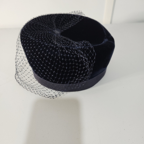 Vintage Navy Blue Velvet Hat with Netting - Picture 5 of 8